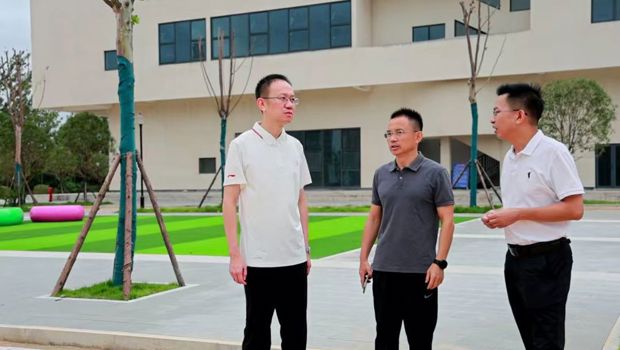 彭子晟调度工人文化宫建设工作